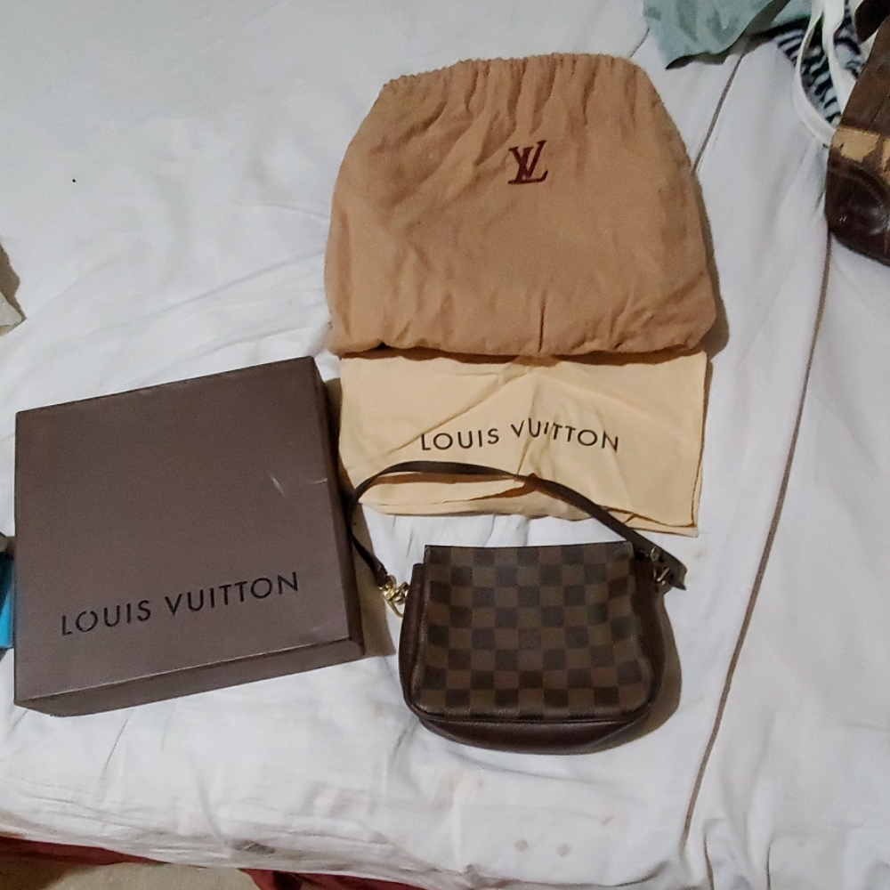 Louis vuitton clutch